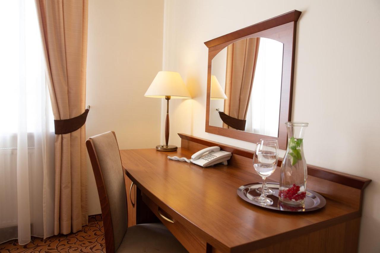 Hotel Panorama Ostrowiec Świętokrzyski Esterno foto