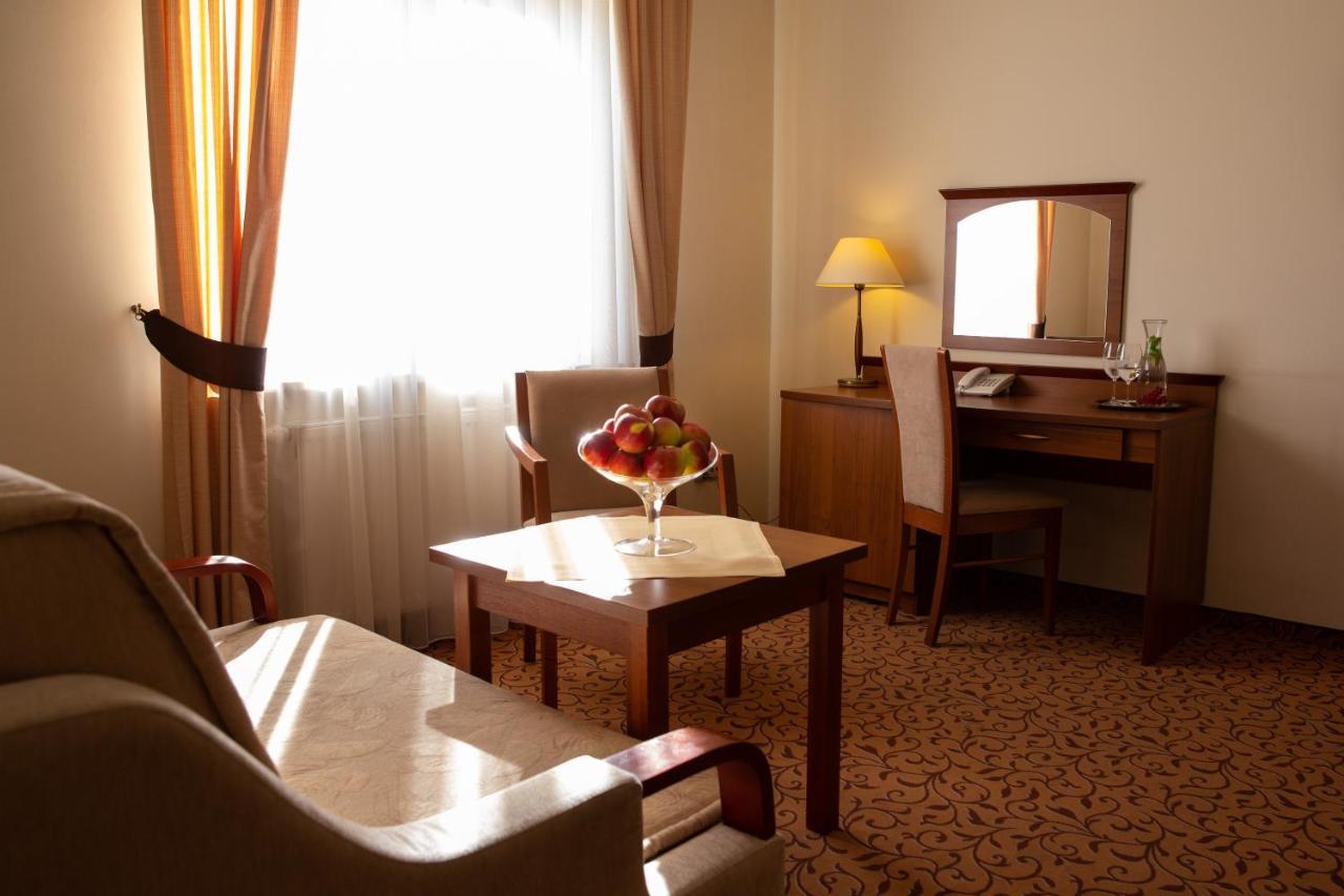 Hotel Panorama Ostrowiec Świętokrzyski Esterno foto